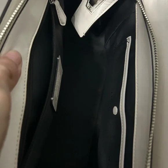 COACH Swagger Carryall 27 Hand Shoulder Bag Zip Satchel SV/ Chalk Pebble Leather - Picture 10 of 11